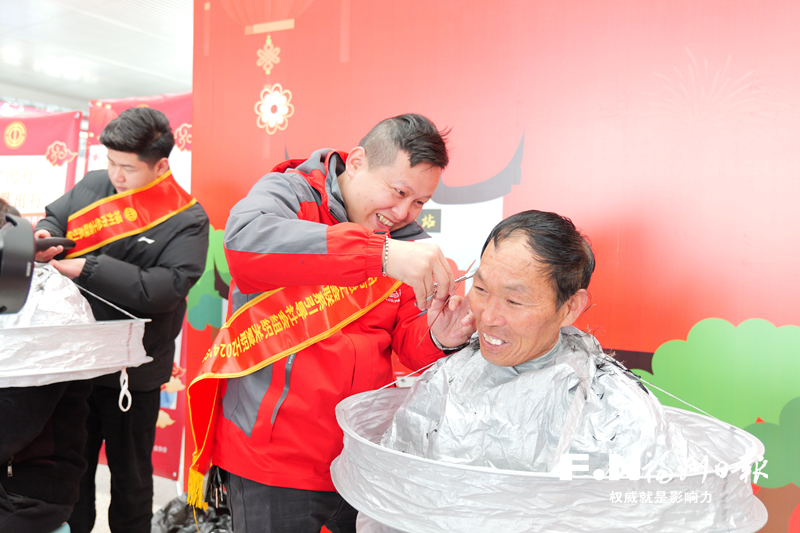 福州:車站免費理發 清爽回家過年 福州:車站免費理發 清爽回家過年
