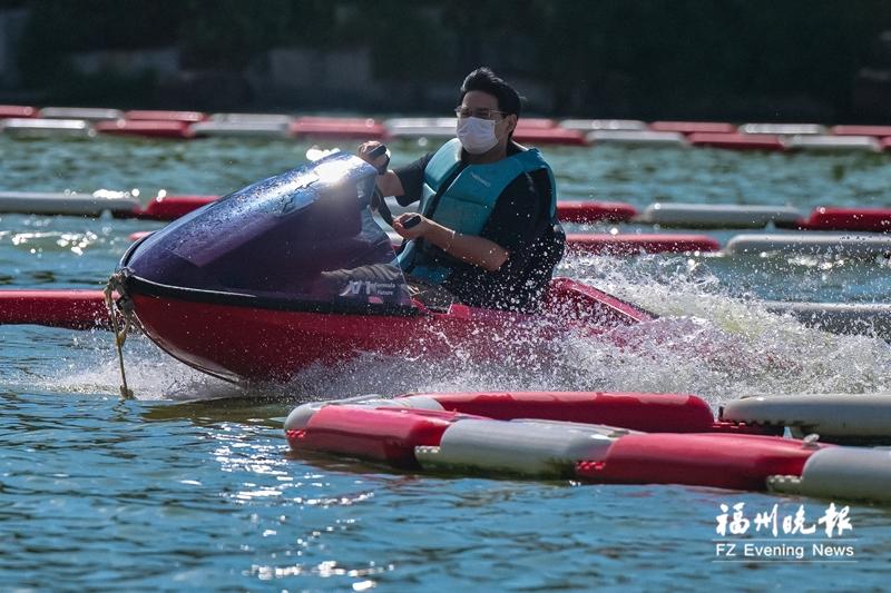趣味卡丁船競速賽亮相晉安湖