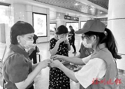 又有一批愛(ài)心茶攤開(kāi)張  首批愛(ài)心水今日送往高溫一線