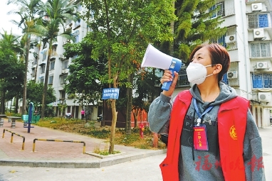 唱響最美“夕陽紅”、“民警藍”變身全能“大白”……  聽，抗疫一線的“紅藍白”協奏曲