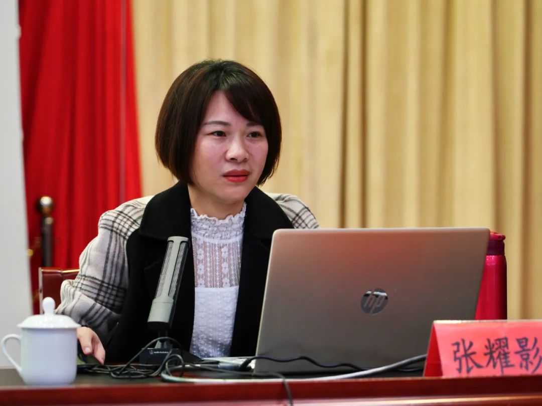 區(qū)委理論學(xué)習(xí)中心組舉行學(xué)習(xí)（擴大）會