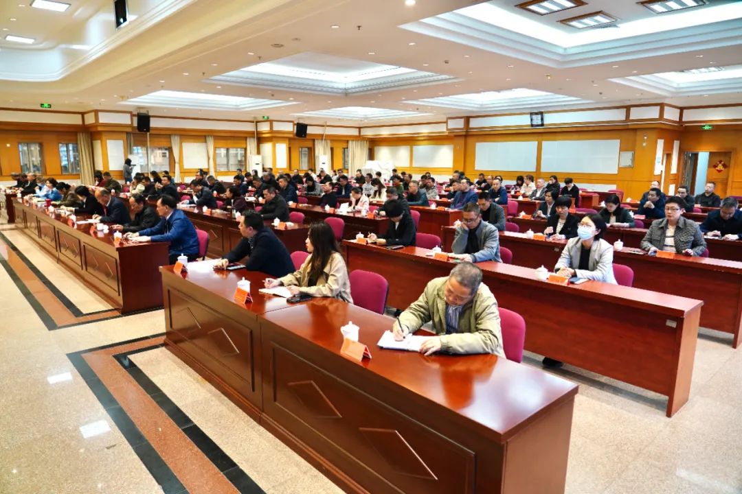 區(qū)委理論學(xué)習(xí)中心組舉行學(xué)習(xí)（擴大）會