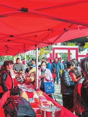 【我們的節(jié)日·春節(jié)】除了有中華龍碑，還有巨大“米龍”  到新店古城看“龍”去