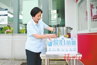 在公交場站服務12年，被評為優秀站務員  李冰鑫：管好“大家”為大家