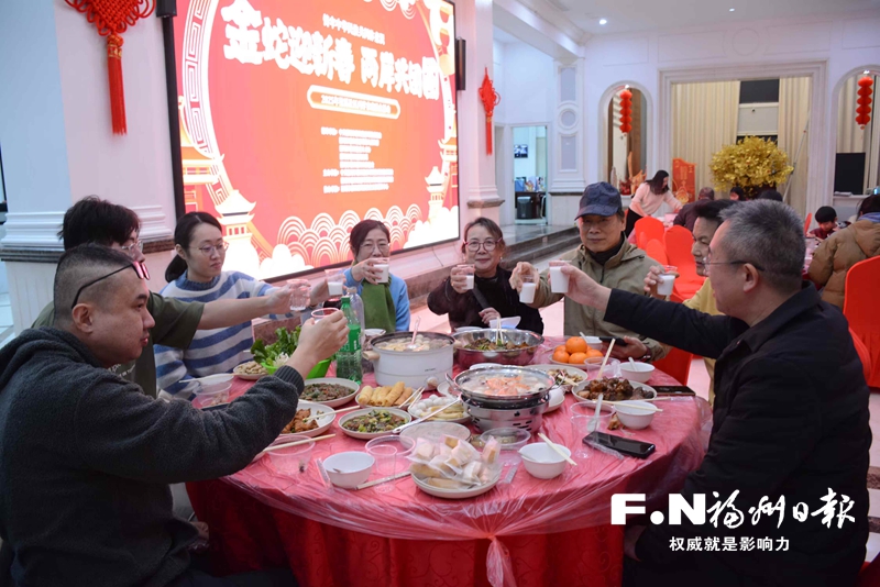 【網(wǎng)絡(luò)中國節(jié)·春節(jié)】同吃團(tuán)圓飯 共敘鄰里情 桂溪社區(qū)兩岸家庭融合活動(dòng)舉辦 【網(wǎng)絡(luò)中國節(jié)·春節(jié)】同吃團(tuán)圓飯 共敘鄰里情 桂溪社區(qū)兩岸家庭融合活動(dòng)舉辦