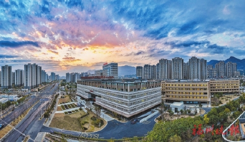 記者探訪市中醫院五四北院區  會“思考”的醫院藏著“硬實力”