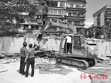 提升福馬路“顏值”消除小區(qū)安全隱患