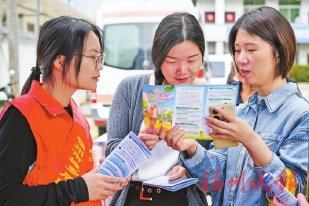 社保服務“趕大集”健康義診送身邊 市人社局舉辦“社保服務進萬家”啟動儀式暨三下鄉健康宣教公益活動 社保服務“趕大集”健康義診送身邊 市人社局舉辦“社保服務進萬家”啟動儀式暨三下鄉健康宣教公益活動