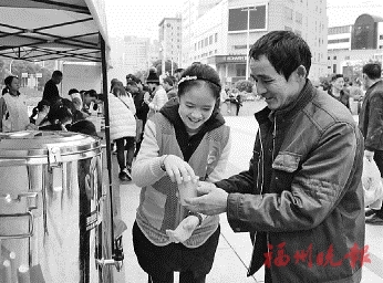 【網絡中國節·春節】晉安雛鷹小志愿者　首次參與春運服務