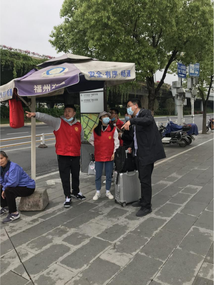 我為群眾辦實事  暖心行動點亮“志愿紅”