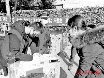 萬(wàn)名黨員把初心寫在戰(zhàn)“疫”一線