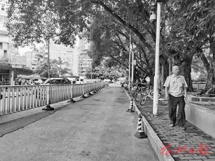 晉安新店鎮城管中隊對照標準立行立改  整治背街小巷　讓群眾走“好路”