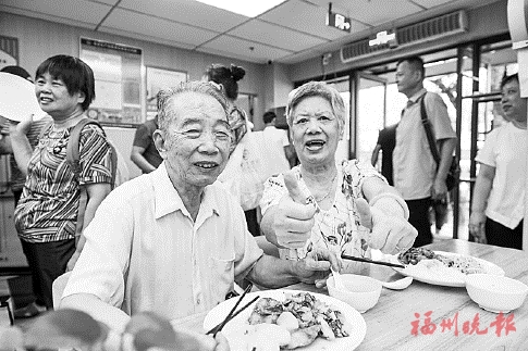 市人大常委會會議通報“2022年人民群眾最滿意的十件實事” 