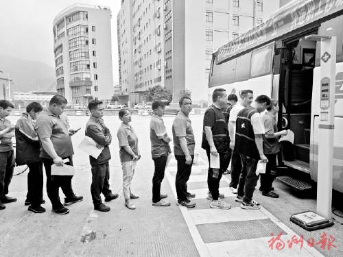 讓每位“福遞使者”安心奔跑  ——我市創(chuàng)新機制加大補貼，為快遞員撐起健康保護傘