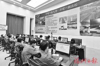 我市積極應對臺風“盧碧”對城區影響  連續作戰排水防汛