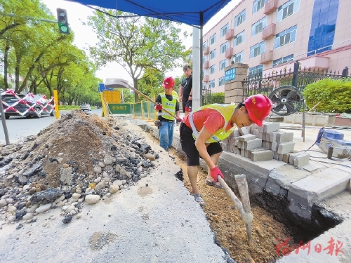 風雨雖已過去　他們未曾停歇  ——我市廣大干部群眾搶抓時機恢復生產生活秩序一線見聞